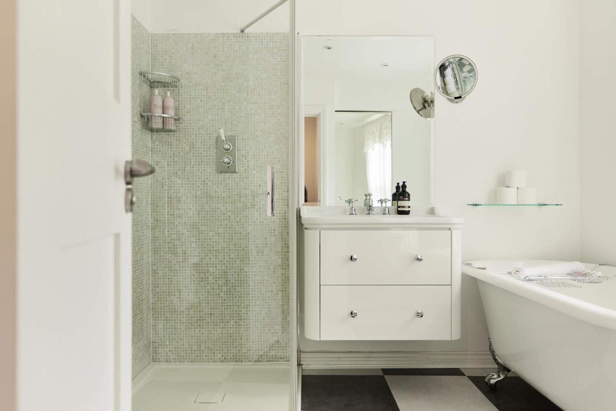 The Designers Suite Kensington - Stylish 1Bdr Flat 런던 외부 사진