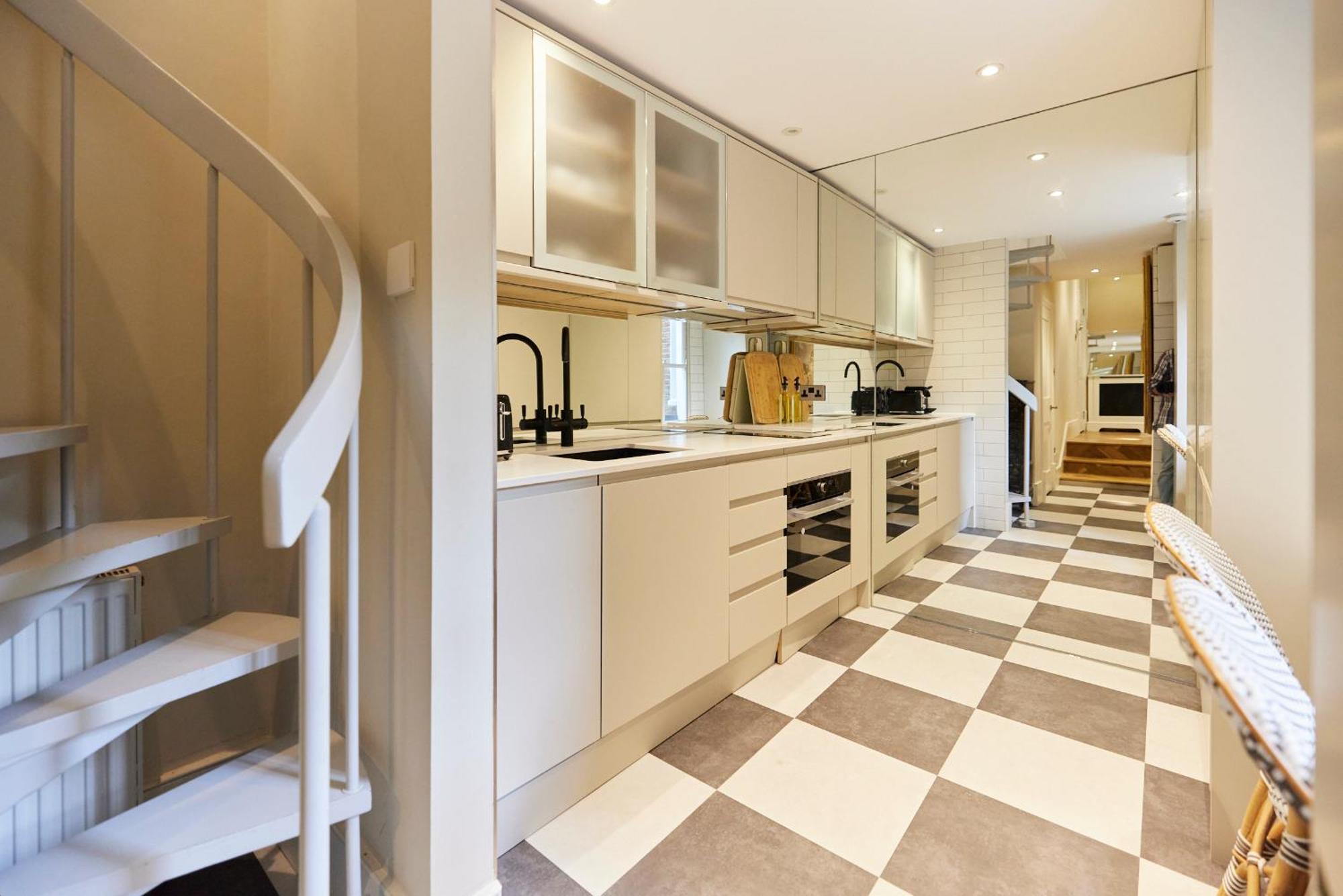 The Designers Suite Kensington - Stylish 1Bdr Flat 런던 외부 사진